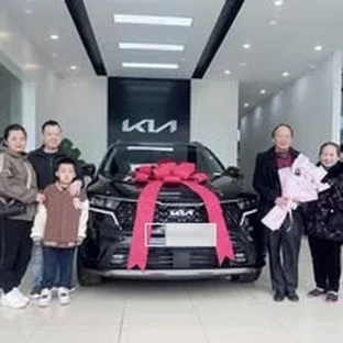 Kia Hà Giang - Hoạt động hỗ trợ khách chọn xe tại Bắc Quang.