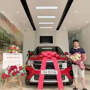 Kia Hà Giang - Khách hàng tham khảo xe thực tế tại Vị Xuyên.